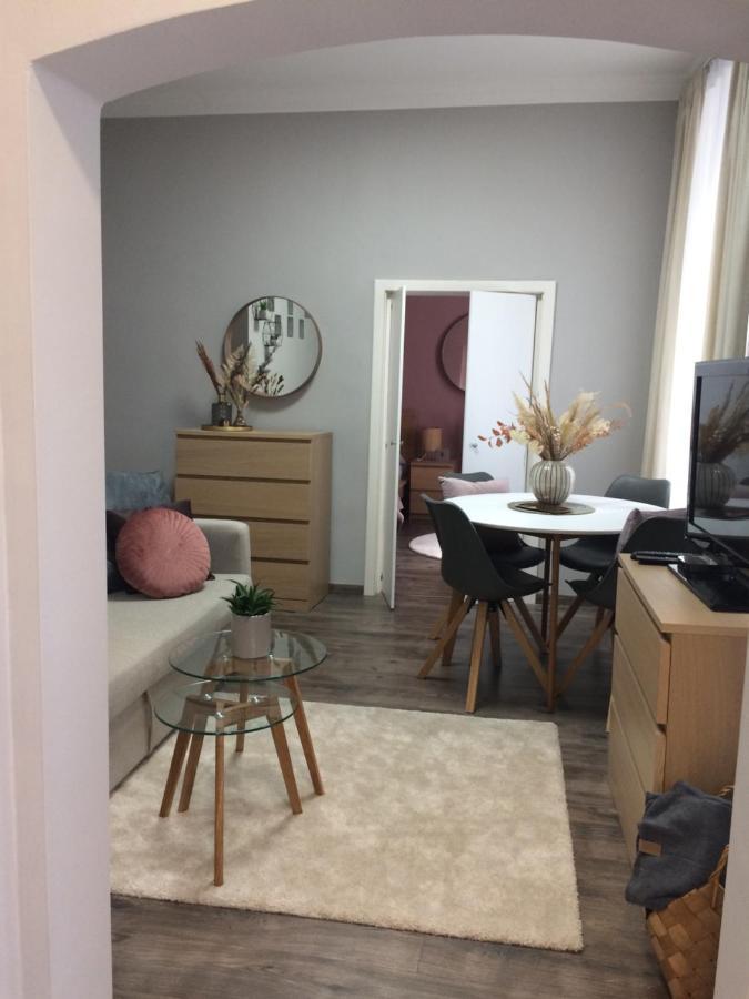 Magnolia Apartman Apartment Sopron Bagian luar foto